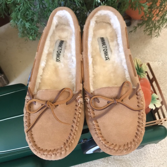 Brand New Minnetonka Genuine Suede Slip-On Moccasin Slipper Shoes - Picture 6 of 14